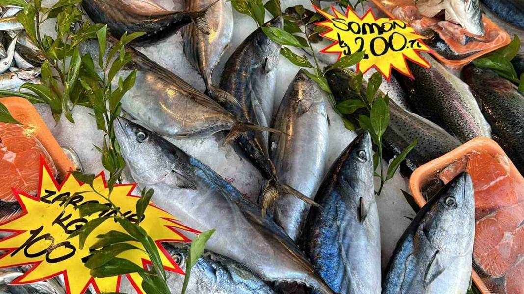 Tezgahların en ucuzu hamsi bile alev alev cep yakıyor! Bir günde yüzde 75 zamlandı, çarşıya giden vatandaş eli boş döndü 24